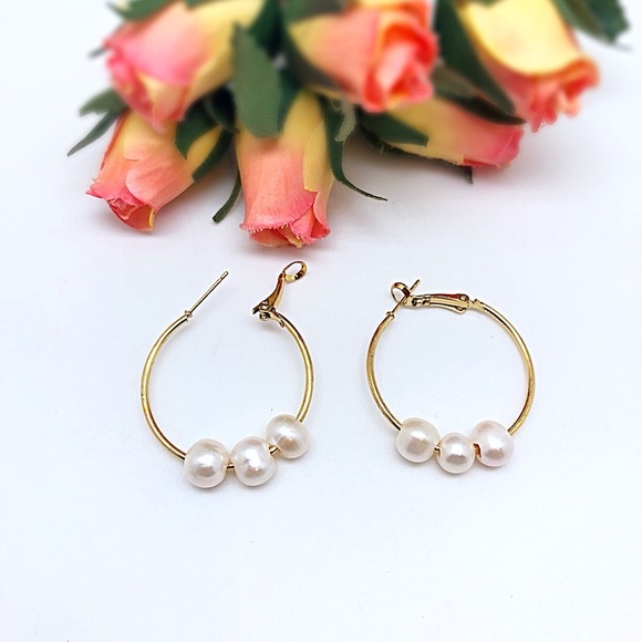 White Freshwater Pearl Gold Hoops 35mm, 1 1/4”, Ships in Gift Box, NWT - Picture 7 of 8